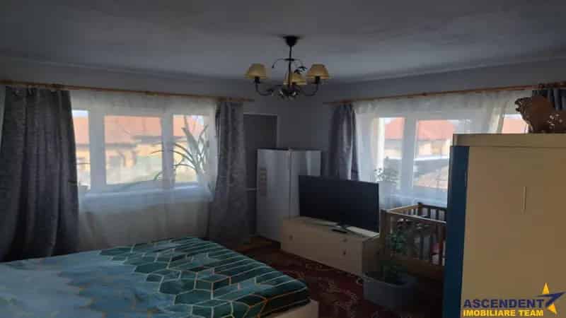 Casa Sacele cu 3 Dormitoare, Garaj si Beci