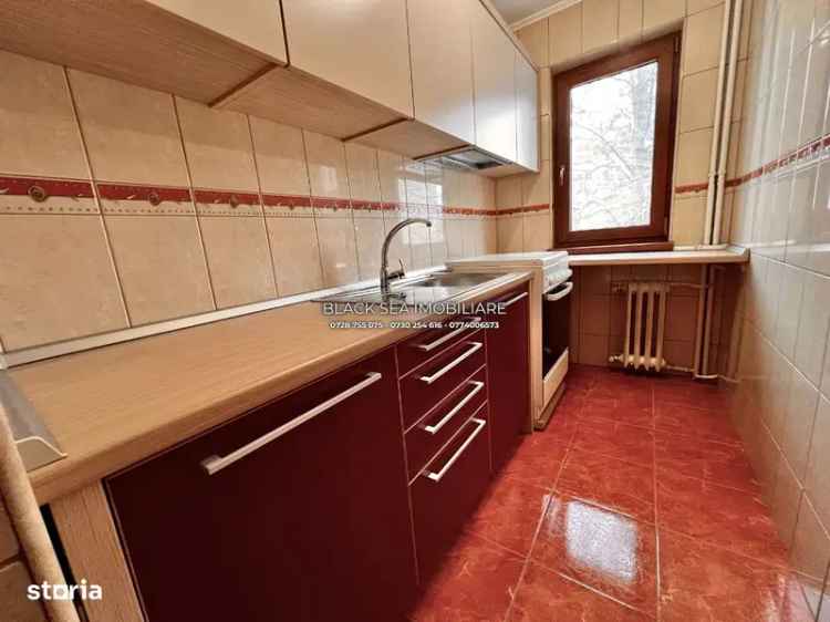 Apartament de vanzare 2 camere zona Tomis 3 cu balcon si parchet