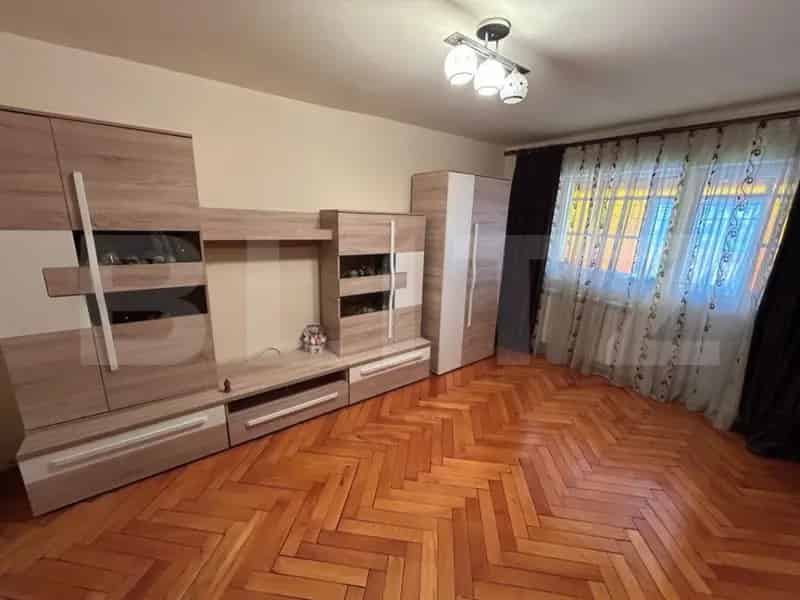 Apartament 3 camere decomandat Cetate 70mp