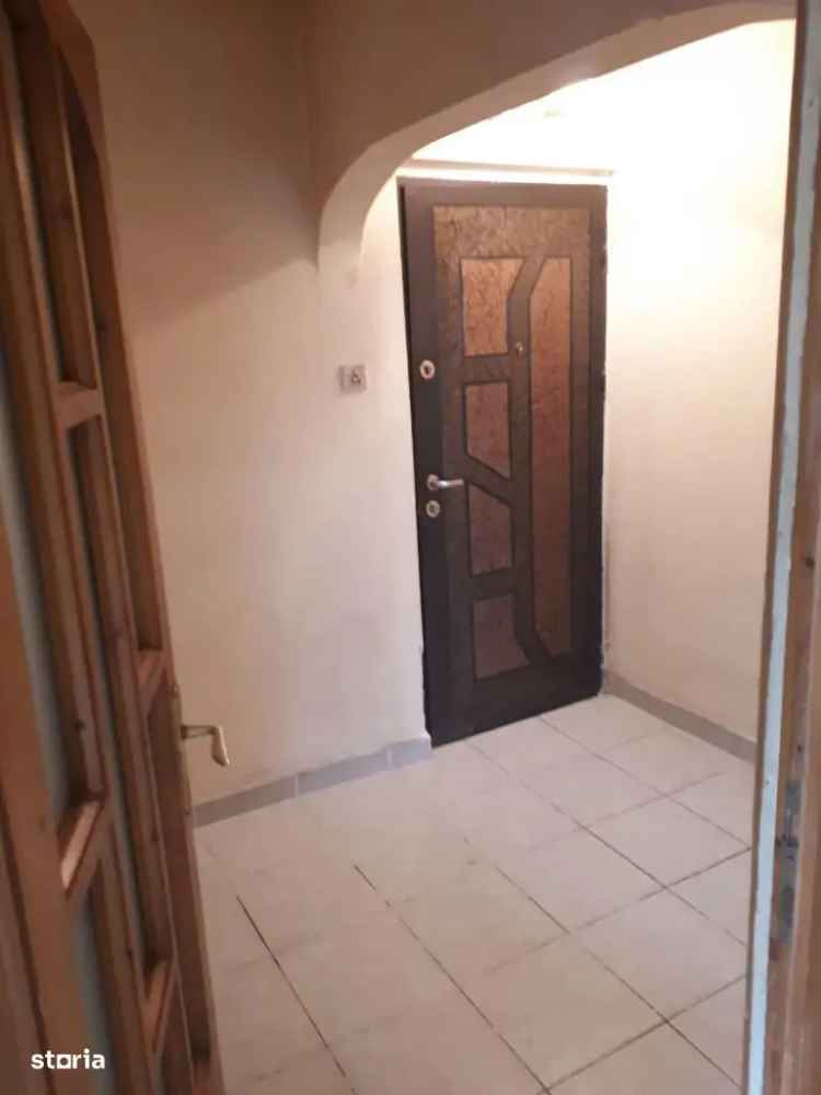 Cumpără apartament 3 camere Micro40 etaj 3 cu balcon