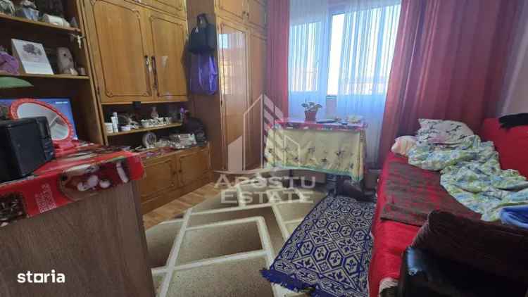 Vanzare apartament 3 camere cu centrala proprie in zona Lipovei