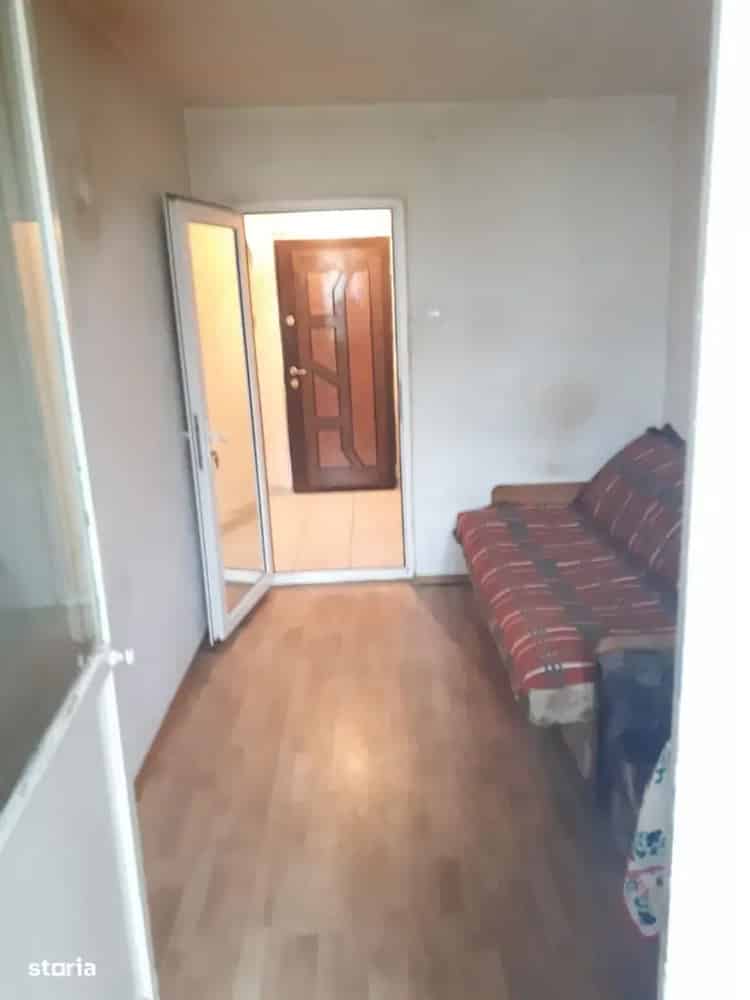 Apartament 3 camere Micro40 et3/4 cu balcon, T-URI pret 43 500 euro