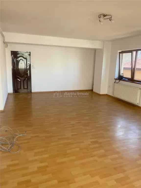 Apartament 3 camere Piata Veteranilor 92 mp