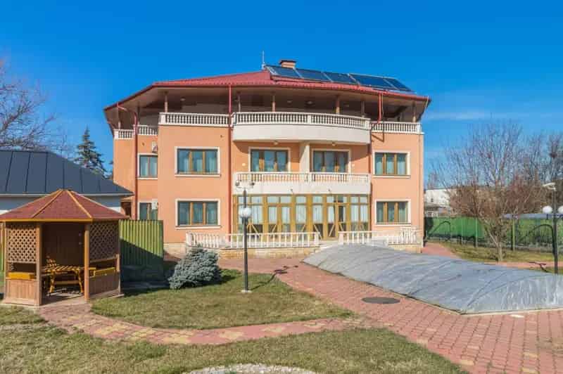 Casa spatioasa Otopeni 20 camere 14 dormitoare