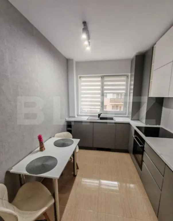 Inchiriere apartament 2 camere decomandat cu balcon si parcare