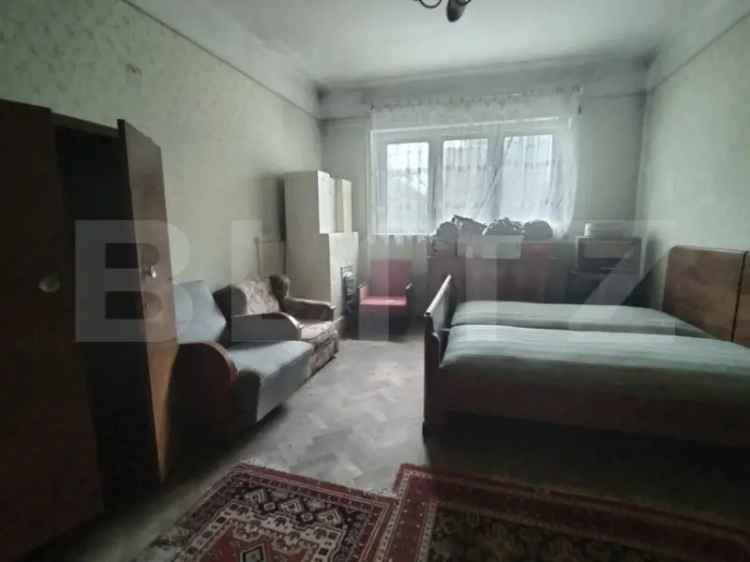 Apartament de vânzare 4 camere parter cu pivniță și garaj