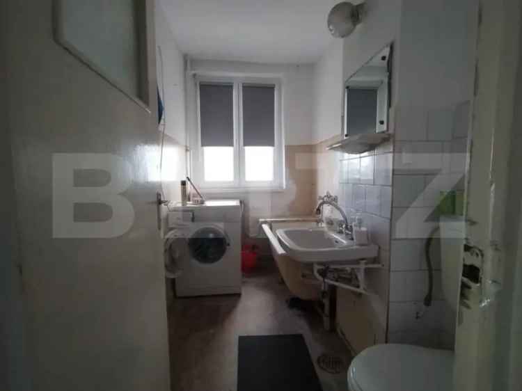 Vanzare apartament 2 camere langa Scoala 10 cu balcon si centrala proprie