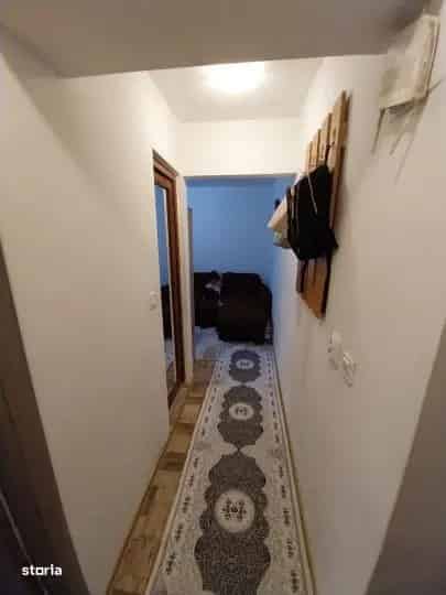 Apartament 3 camere semidecomandat Etaj 3 Mobilat