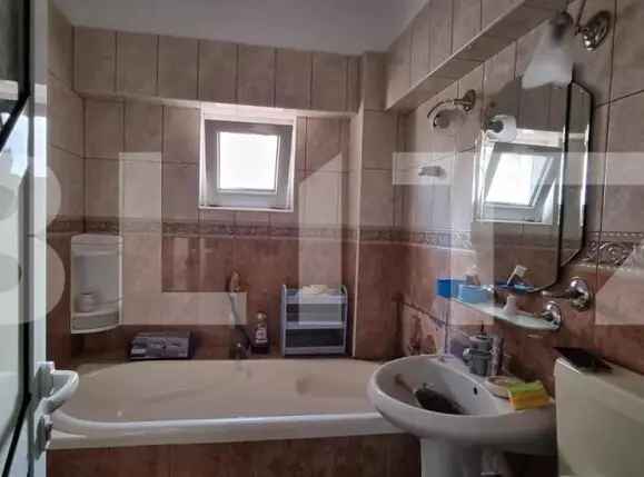 Apartament Spațios cu 4 Camere - Micro 17