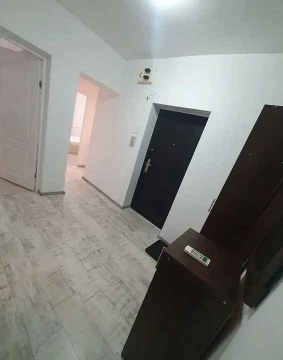 Inchiriere apartamente 2 camere zona centrala balcon langa universitate