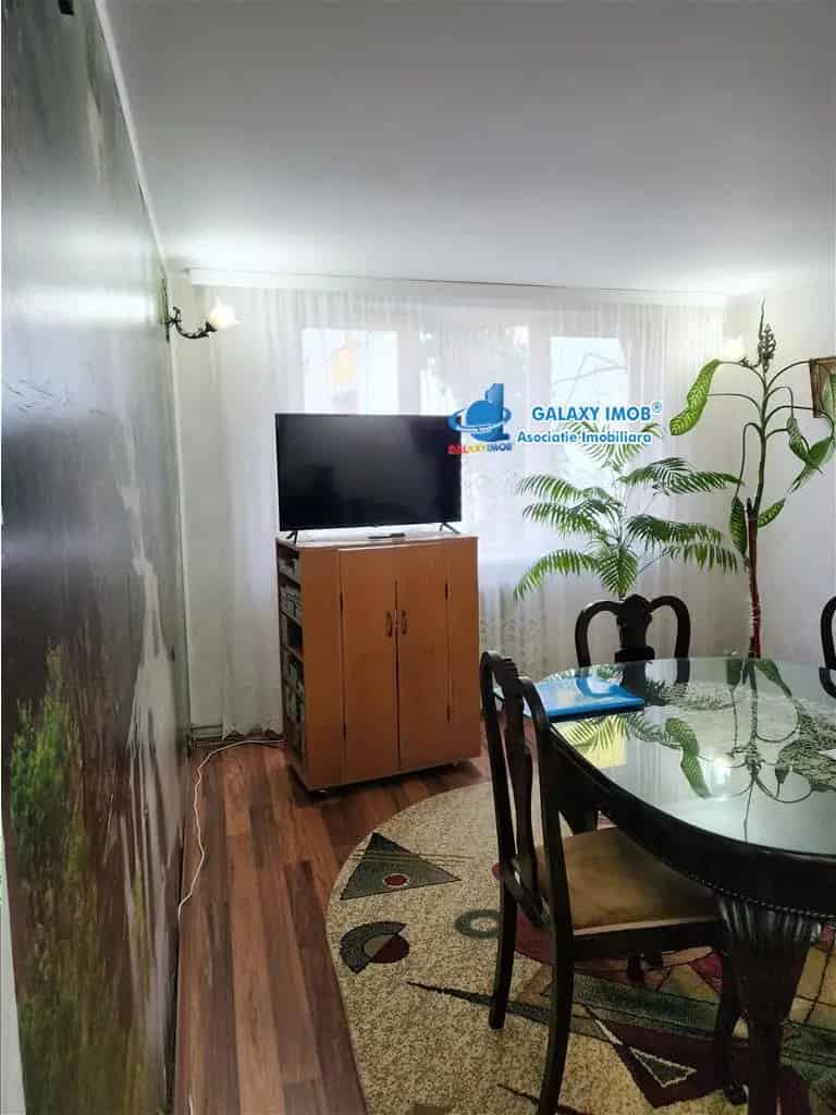 Apartament 4 camere Antiaeriana decomandat 78mp
