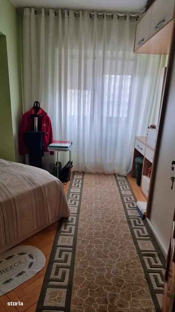 Apartament de vânzare 4 camere Nicolina cu vedere la strada