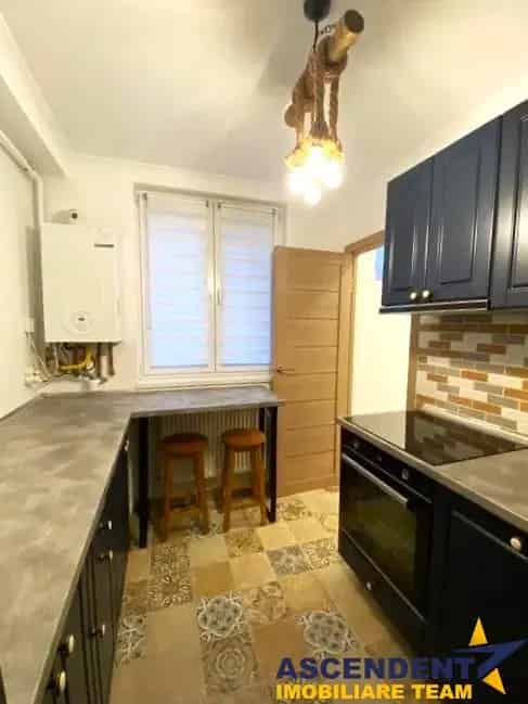 Apartament 2 Camere Decomandat Utilat Complet
