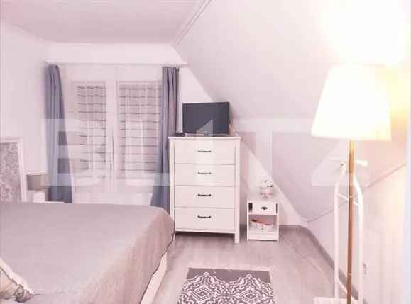 INVESTITIE - Casa cu doua apartamente