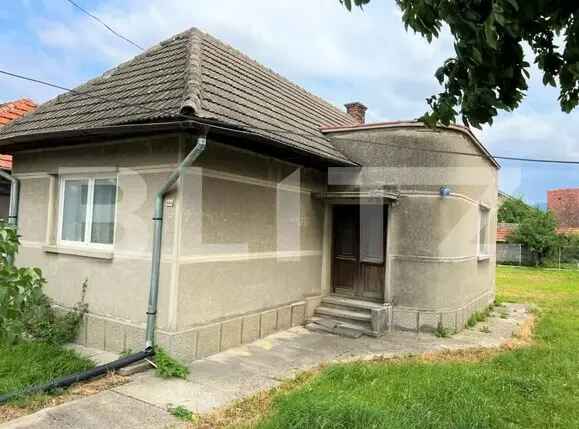 Vanzare casa 2 camere cu teren de 623 mp in Tarlungeni