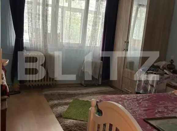 Apartament 3 camere, etajul 1 din 10, zona vest