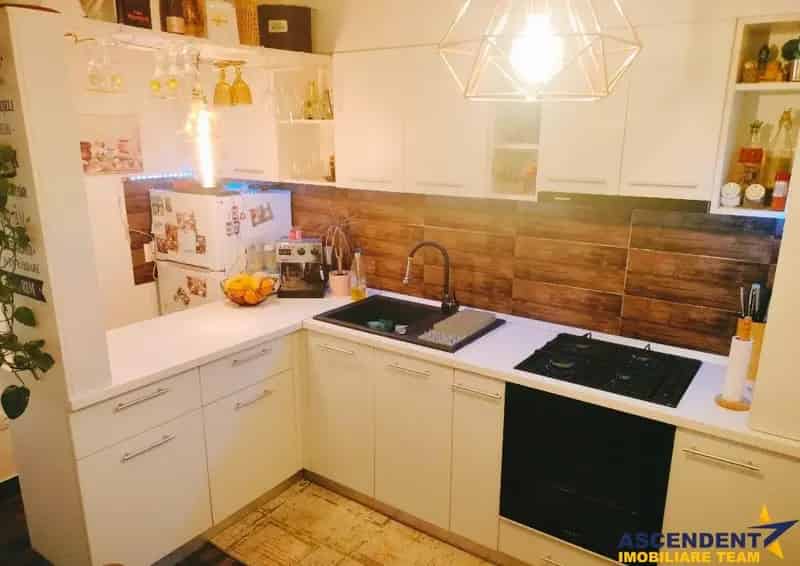 Apartament 59mp cu curte 50mp Sanpetru
