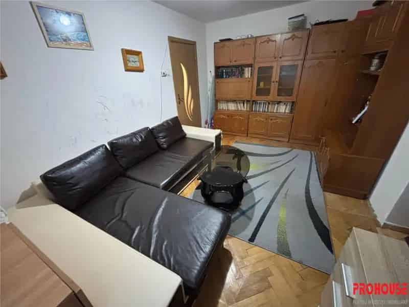 Apartament 3 camere Zona Miron Costin Etaj 2