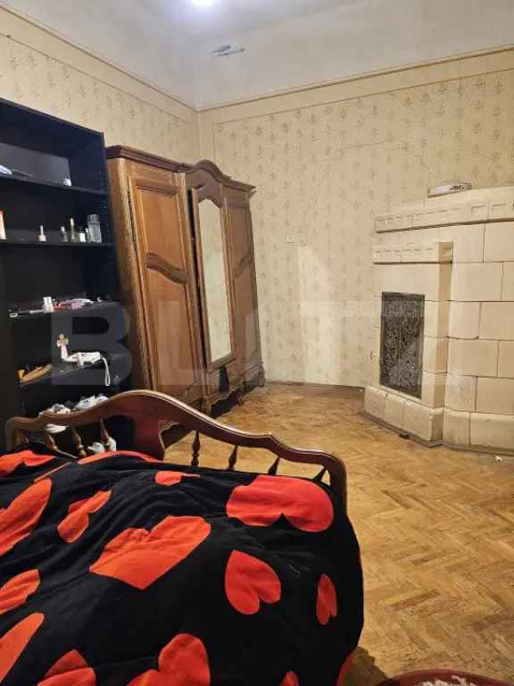 Apartament de vânzare 2 camere Deva cu caracter istoric și parcare privată