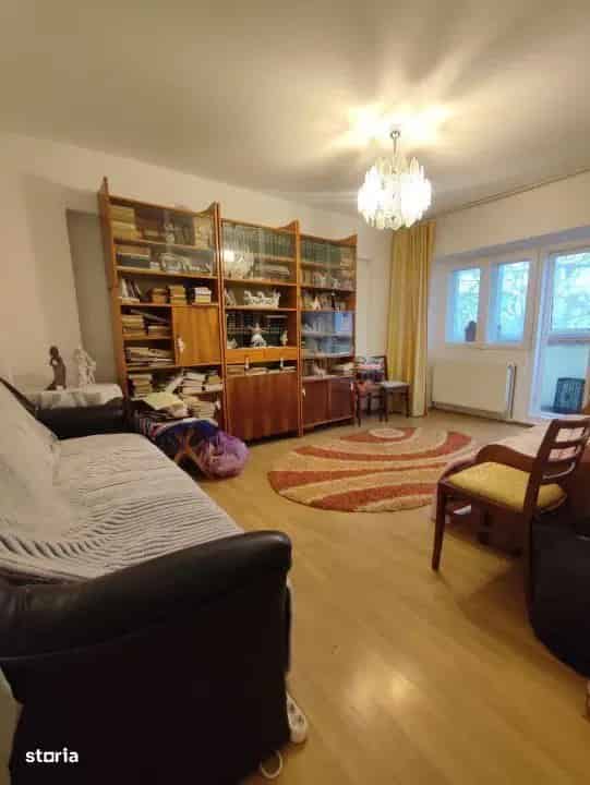 Apartament 2 camere 2 balcoane decomandat Nicolina etaj 1 1986