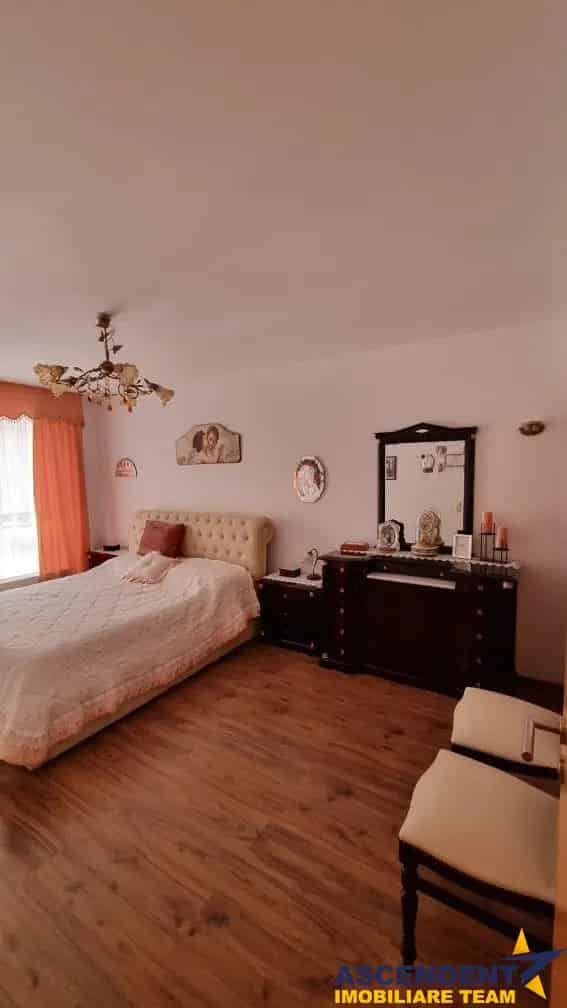 Apartament 4 camere parter 123 mp terasa 17.1 mp