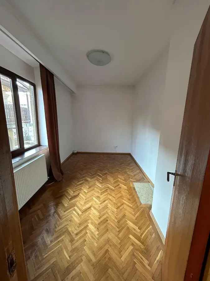 Vanzare casa Floreasca 5 camere 2 bai teren liber