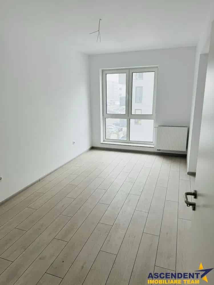 Apartament 25 camere nou cu loc parcare si boxa