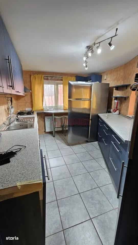 Vânzare apartamente 2 camere mansardă cu terasă și curte pe Str Chiperesti