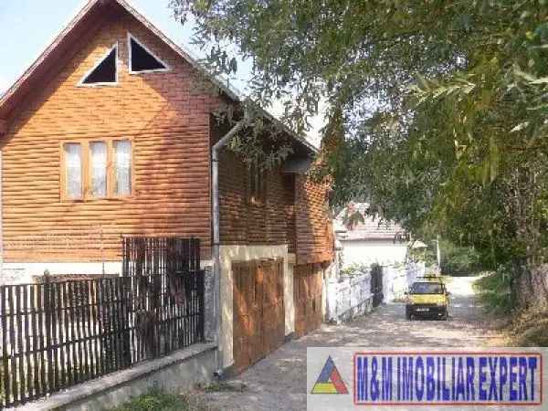 Vand Vila cu 12 camere și teren de 1,07 hectare, situată în Nămăești, Valea Mare-Pravăț, Argeș