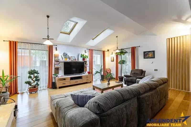 Vilă 225mp Brașov - Finisaje Lux - Teren 1000mp
