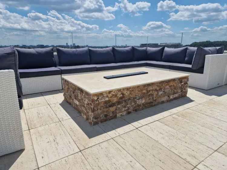 Penthouse de lux cu jacuzzi si zona de lounge pe rooftop