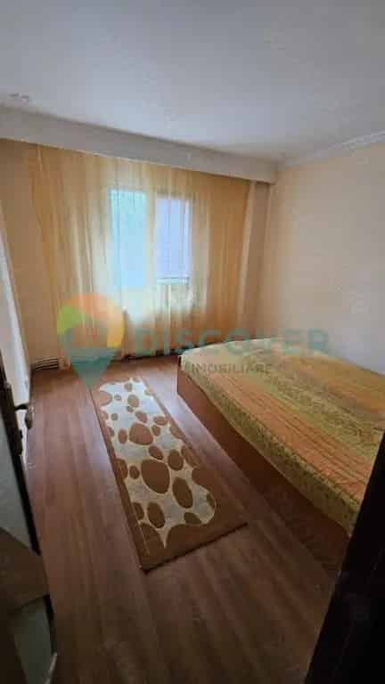 Apartament 3 camere Etaj 1 Decomandat