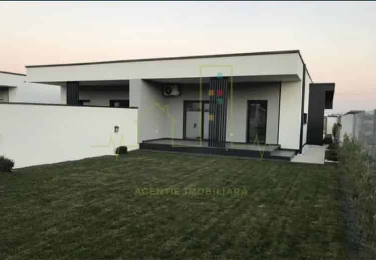 1/2 Duplex PARTER, 2 bai, finisaje la alegere