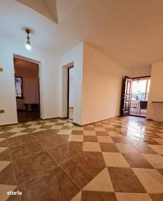 Apartament la casa, etaj 1 cu 3 camere terasa + spatiu verde.