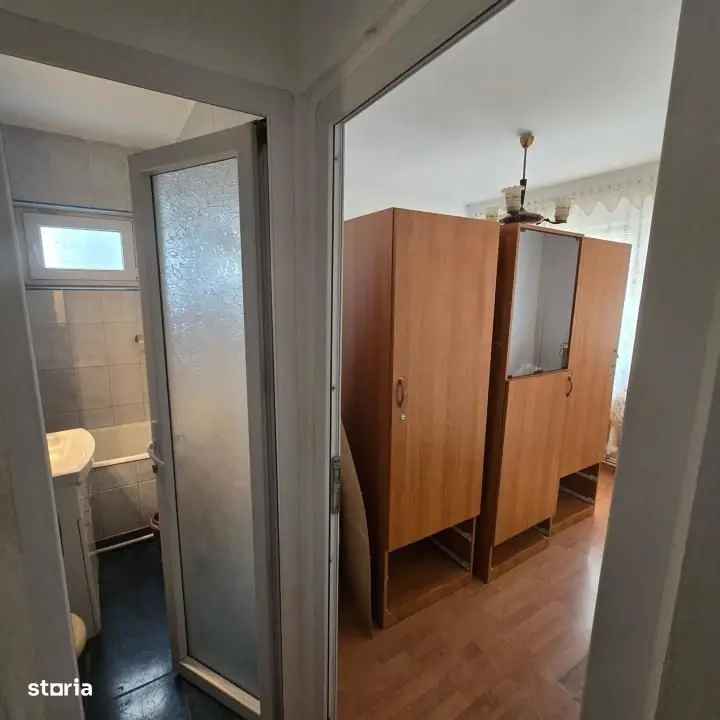 Vanzare apartament 3 camere Alexandru cel Bun etaj intermediar cu imbunatatiri