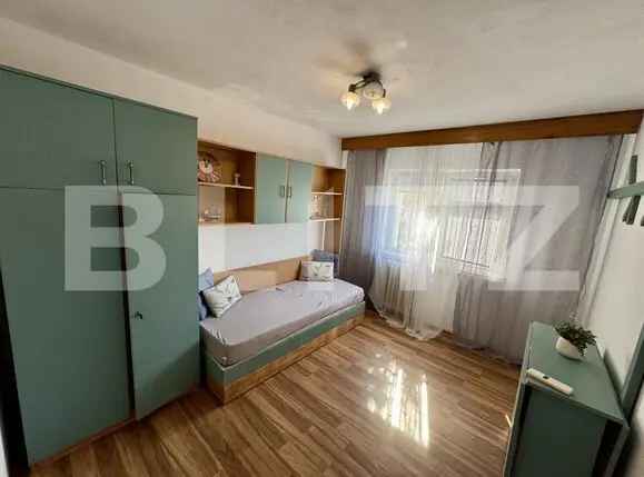 Apartament 3 camere, 2 bai, decomandat, 68 mp utili, etaj 2, zona centrala