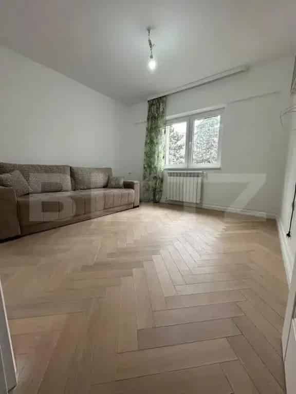 Apartament 4 camere parter 120mp Marasesti