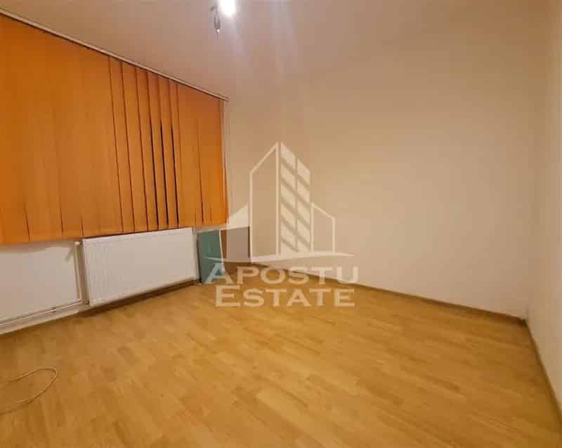 Apartament 3 camere decomandat Lipovei