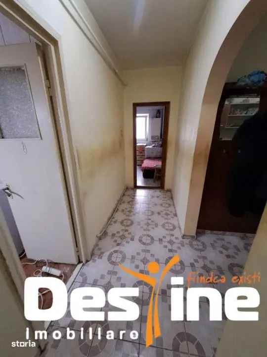 Vânzare apartament 2 camere decomandat DACIA cu balcon tip logie