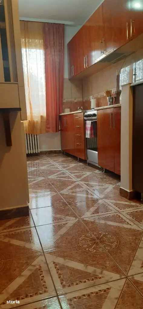 Apartament de vanzare 3 camere zona Rogerius Oradea cu aer conditionat