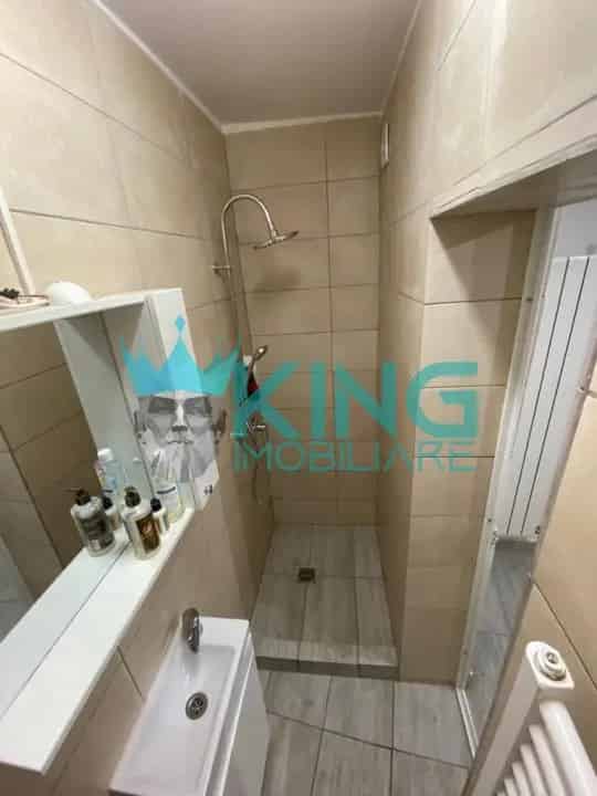 Vanzare apartament 7 camere cu centrala in Marasesti