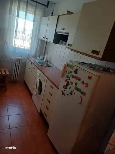Vand Apartament 3 Camere Etaj 4