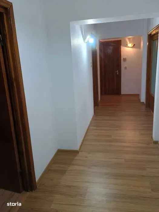 vanzare apartamente 4 camere decomandat Tomis 2 cu vedere la parc