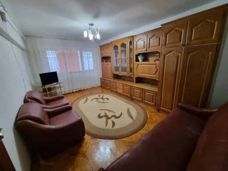 Apartament 3 camere decomandat Piata Noua