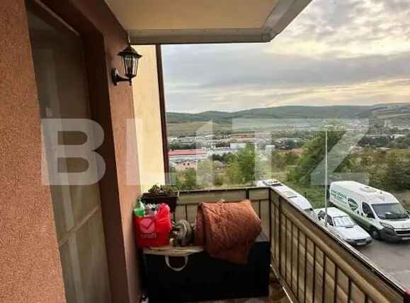 Apartament cu 2 camere decomandat, balcon, etaj 2/5, parcare, zona Petrom