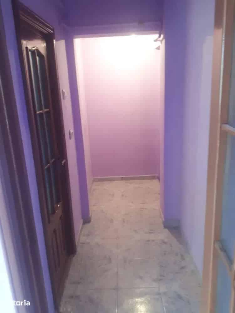 Apartament 2 camere Micro40 et3/4 ,LIBER 32 000 euro neg