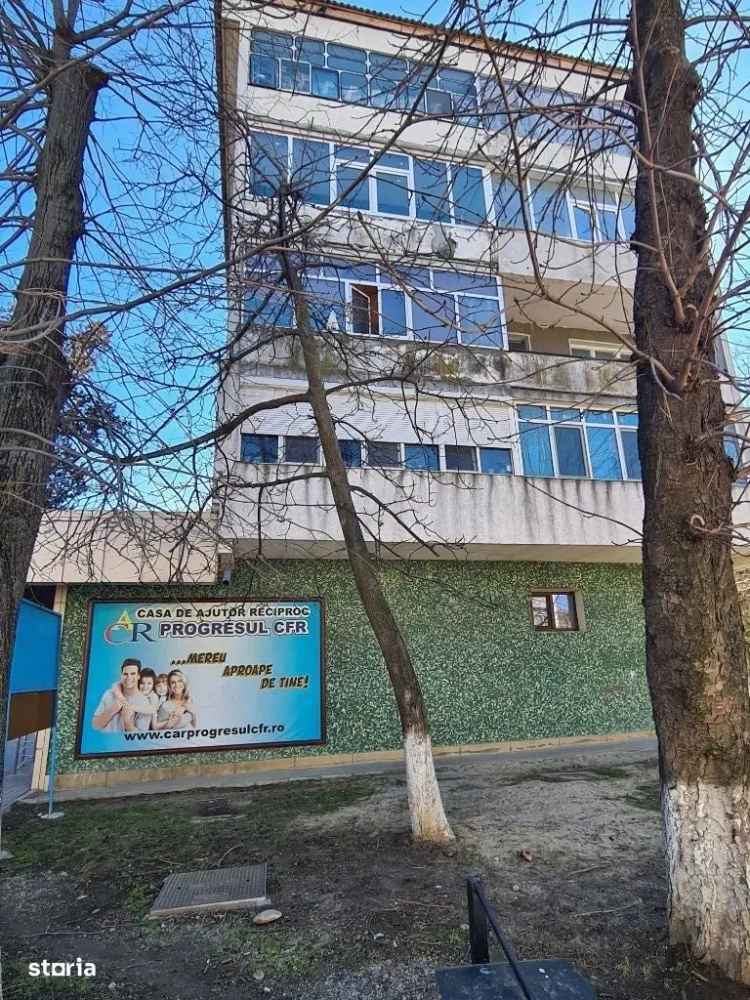 Apartament de vanzare 3 camere in zona Casa de Cultura Adjud