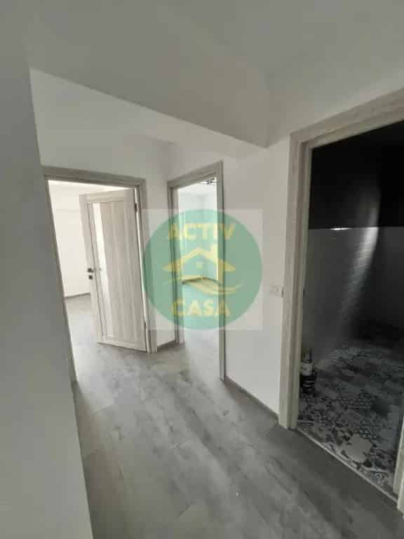 Apartament 3 camere Roman - 2 bai, 2 balcoane