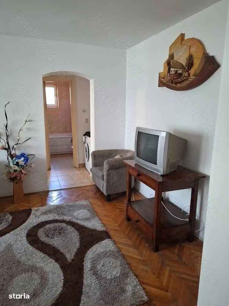 Cumparare apartamente 3 camere Insula mobilat etaj 2/4