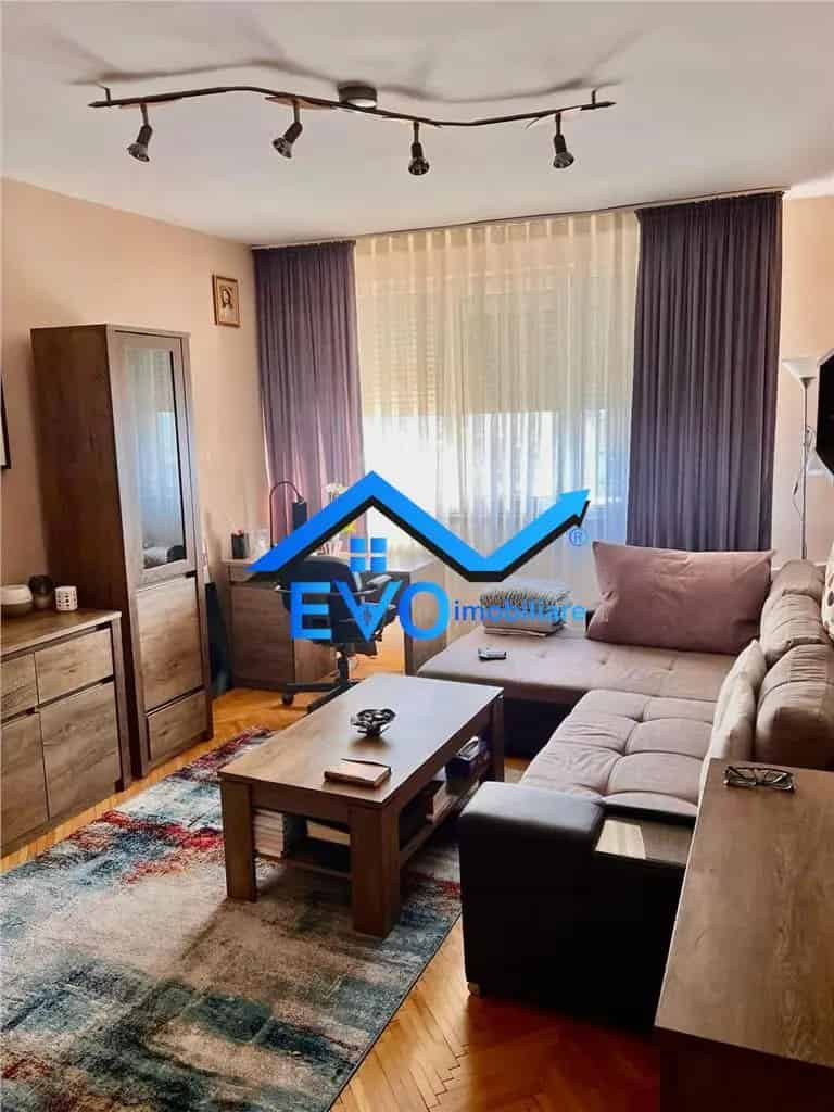 Apartament 3 camere Decomandat Bld Socola 70mp Etaj Intermediar